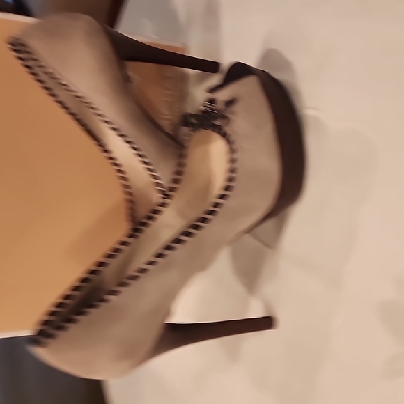 Michael Kors Suede Plataforms - Picture 4 of 7